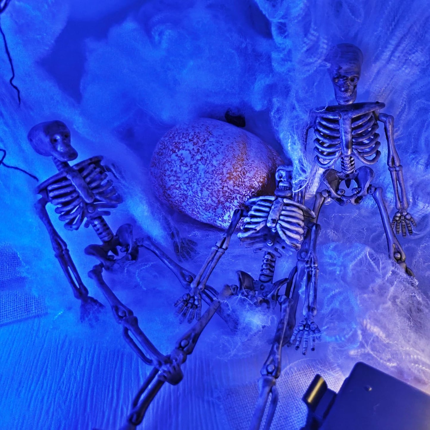 10 Pcs mini skeleton halloween decoration With hemp rope,6”small plastic posable halloween tiny skeleton figurines decor for Halloween Indoor Outdoor Graveyard Decor Haunted House Party Favors