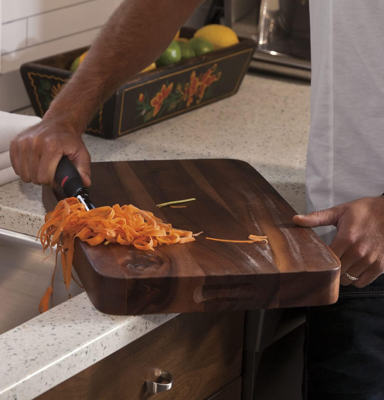 GE Disposall Batch Feed 3/4 Horsepower Motor Garbage Disposer, Good for Grinding: Vegetable Peels & Small Bones, Easy Install Kit, Non-Corded, Recommended for 2-4 Person Homes, GFB760N