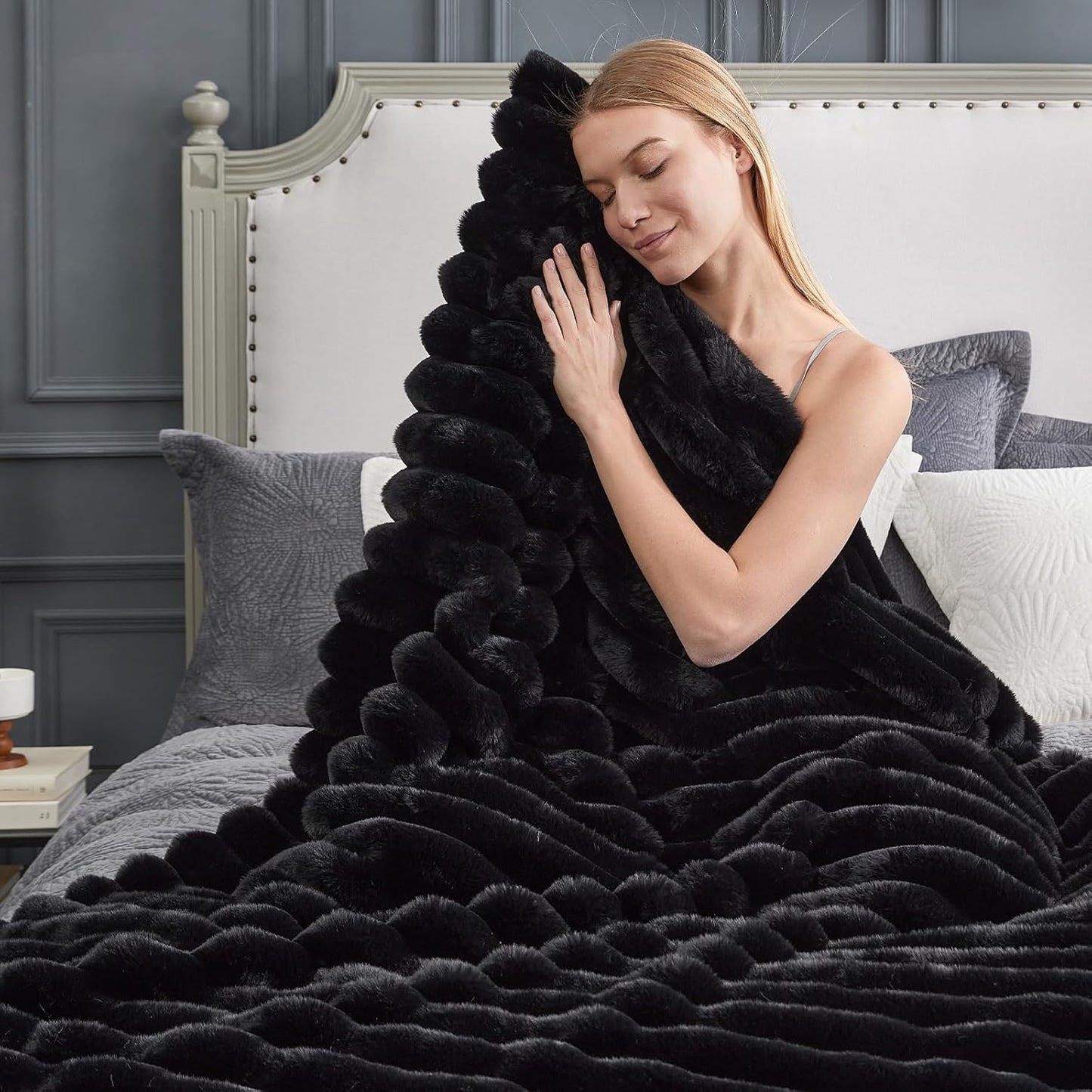 Cozy Bliss Faux Fur Throw Blanket for Couch, Cozy Warm Plush Striped Blanket for Sofa Bedroom Living Room,50 * 60 Inches Black