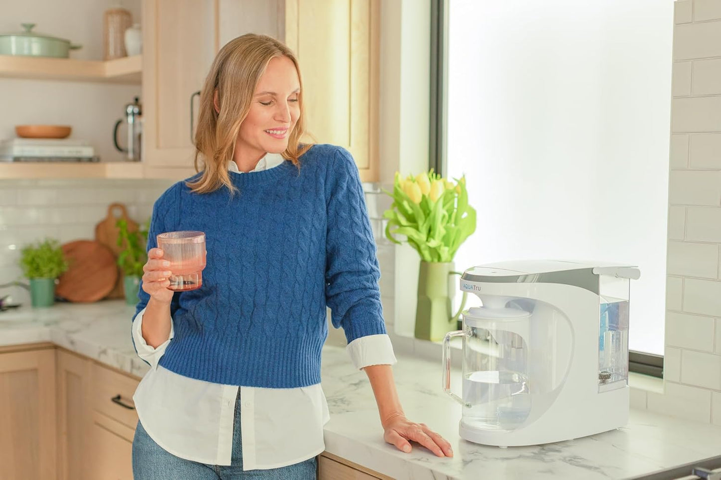 AquaTru Carafe Smart Alkaline | Countertop Water Purifier for PFAS and Other Contaminants with Exclusive 4-Stage Ultra Reverse Osmosis Technology (No Plumbing or Installation Required) | BPA Free