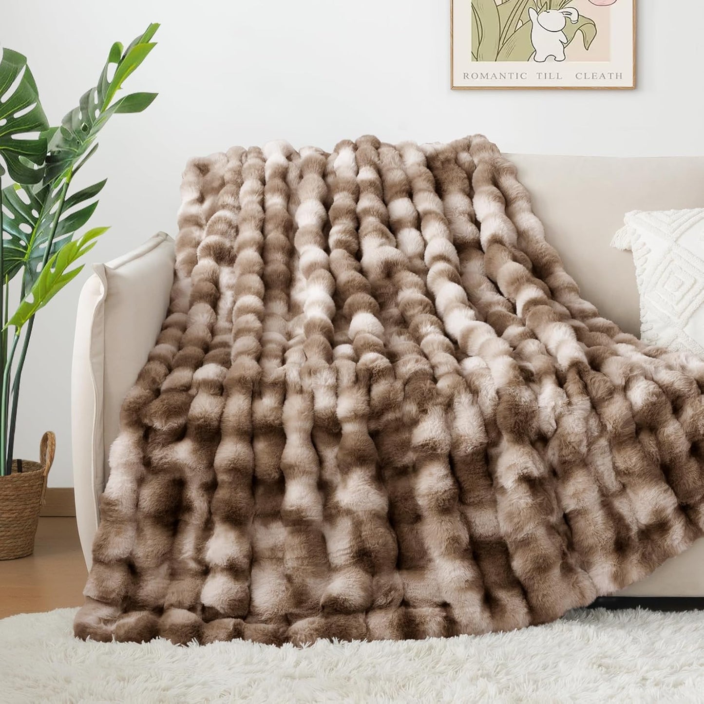 Touchat Luxury 1000GSM Faux Rabbit Fur Throw Blanket, Super Heavy Warm Cozy Brown Blankets for Couch Bed Sofa, Ruched Plush Fuzzy Elegant Soft Reversible Mink Blanket for Living Room Bedroom