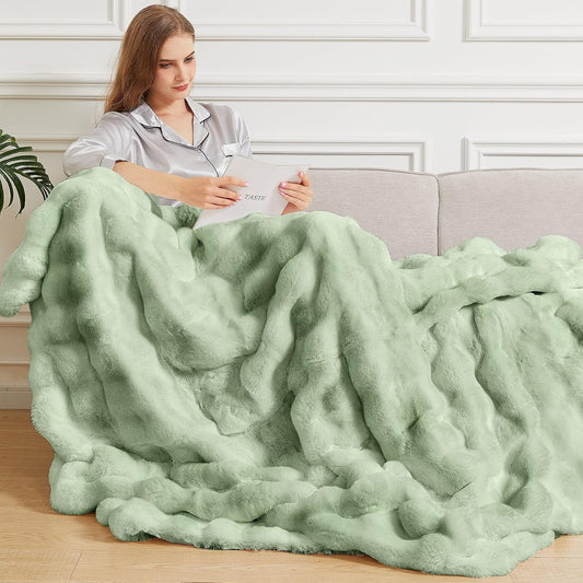 Sage Green Twin Fluffy Furry Blanket Comfy Blanket Cozy 60x80 Faux Fur for Living Room Bed Thick Ultra Soft Fuzzy Throw Home Gifts 860 GSM