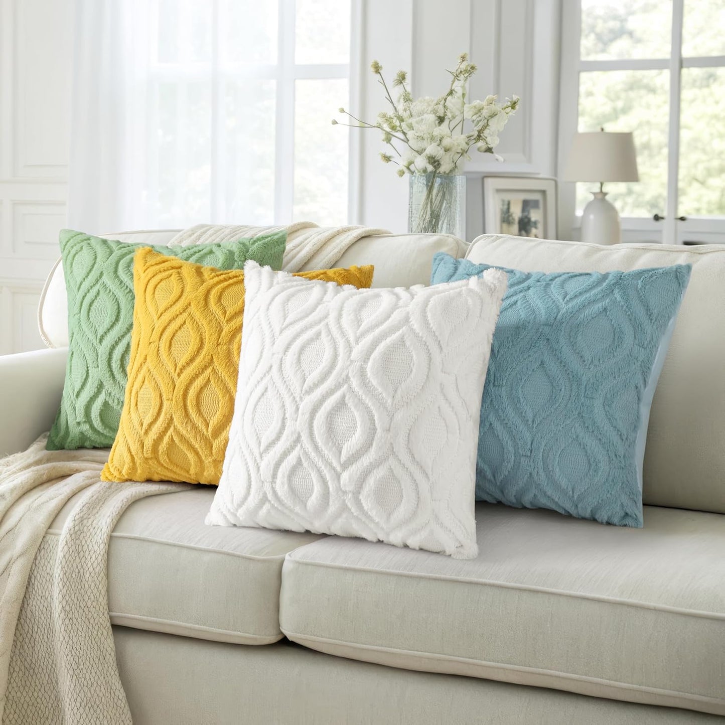 decorUhome Throw Pillow Covers 18x18 Inch Set of 2, Soft Plush Decorative Faux Fur Cream Beige Solid Couch Pillow Covers, Accent Farmhouse Neutral Square Euro Pillow Cases for Sofa Bed Living Room