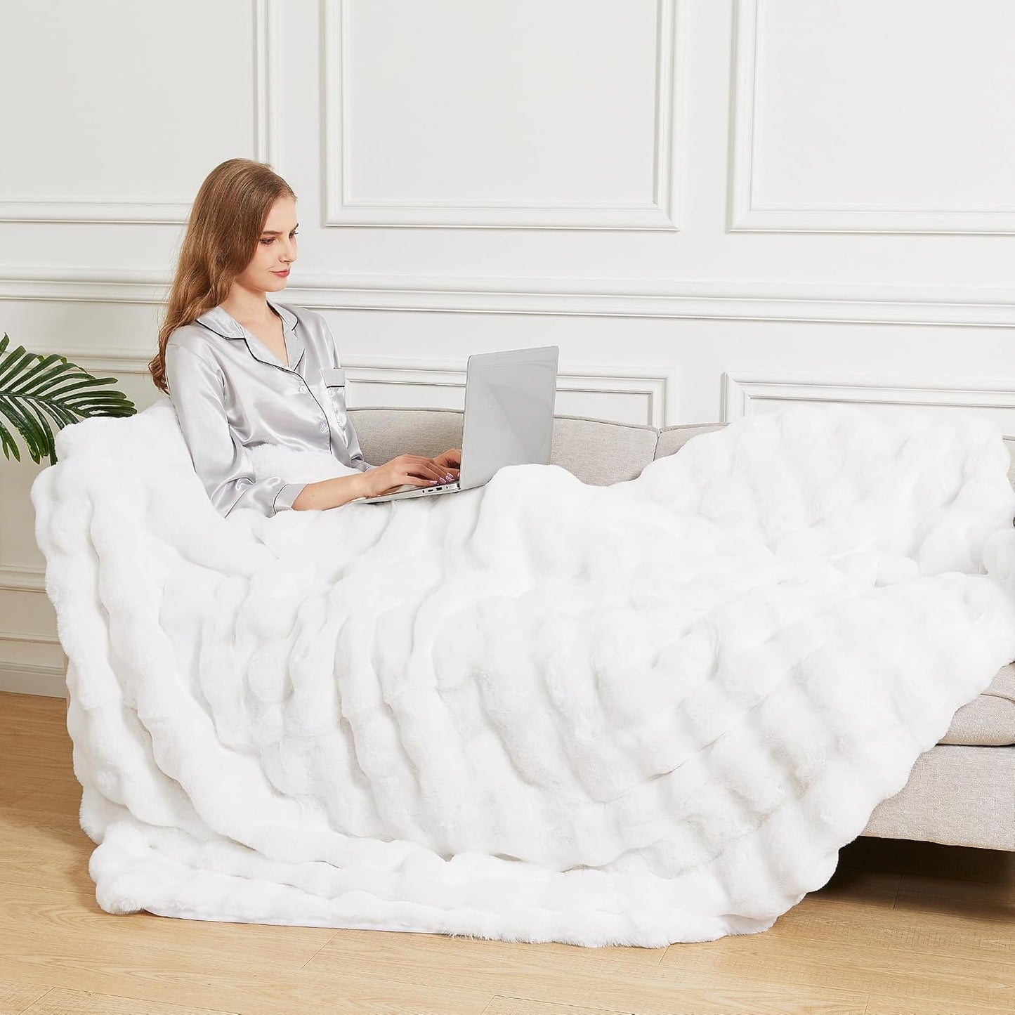 White Faux Rabbit Fuzzy Fur Queen Throw Fluffy Blanket 90x90 Soft Furry Blanket Queen Size for Bed Couch Cozy Bedroom Decor 1000 GSM