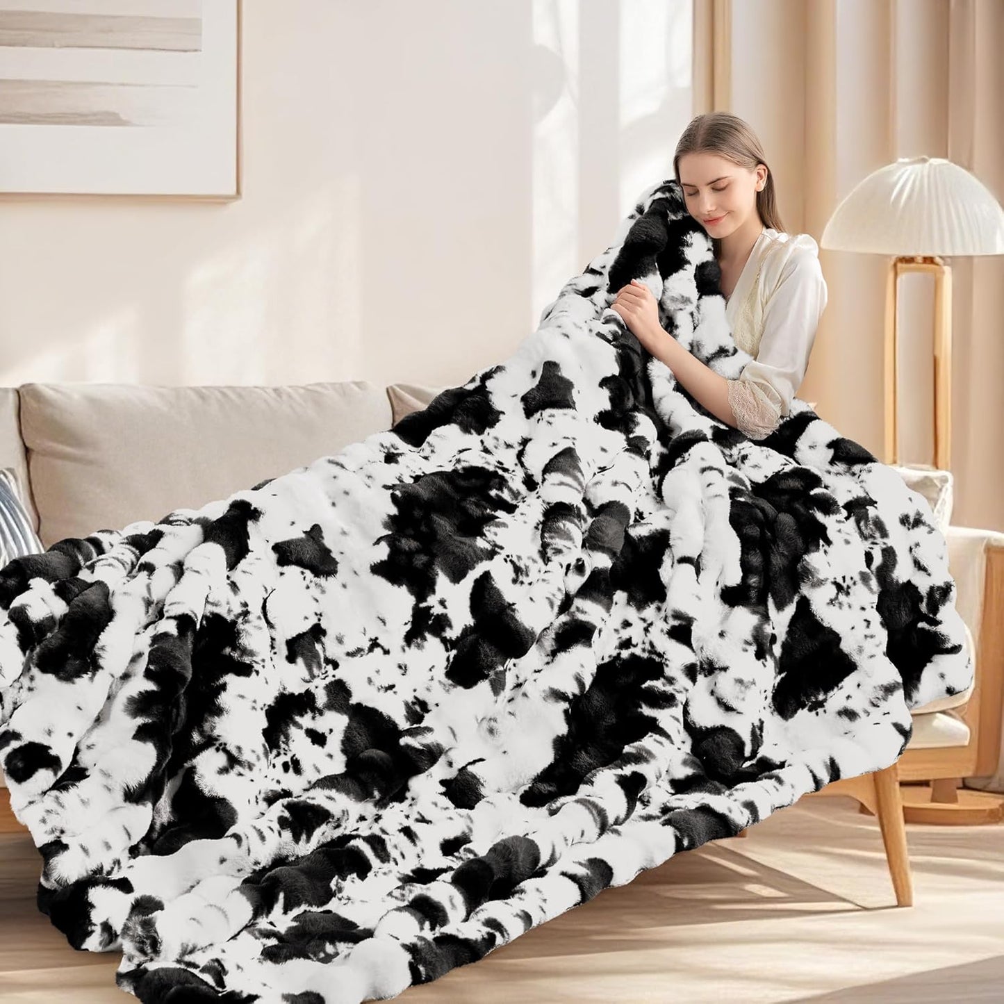 Touchat Cow Print Blanket for Couch, Faux Fur Throw Blanket, Super Heavy Warm Cozy Blankets for Bed Sofa, Bubble Plush Fuzzy Soft Mink Blanket for Living Room Bedroom, Cow Black