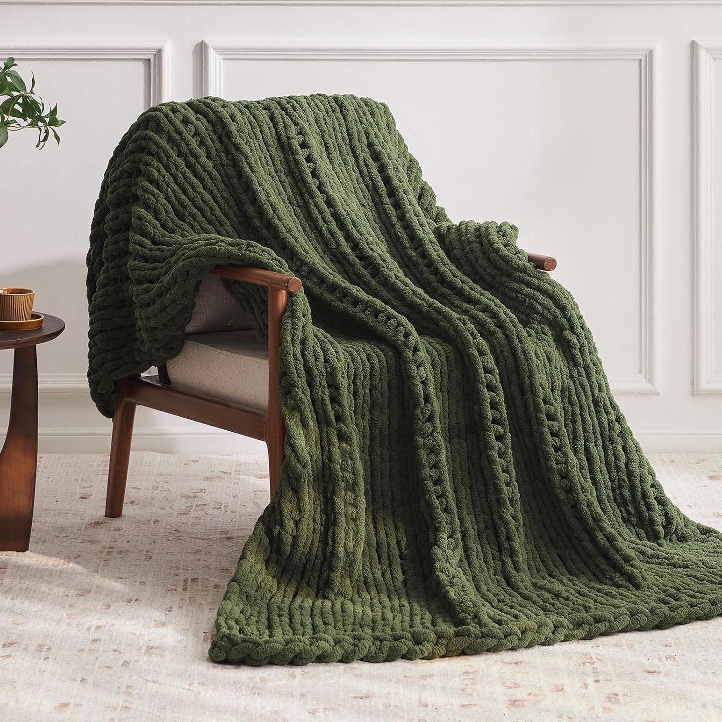 Chunky Knit Throw Blanket, 40''*50'' Knitted Throw Chenille Yarn for Bed Couch, Handmade Green Crochet Big Thick Blanket, Machine Washable Cute Comfy Blanket for Home Decor