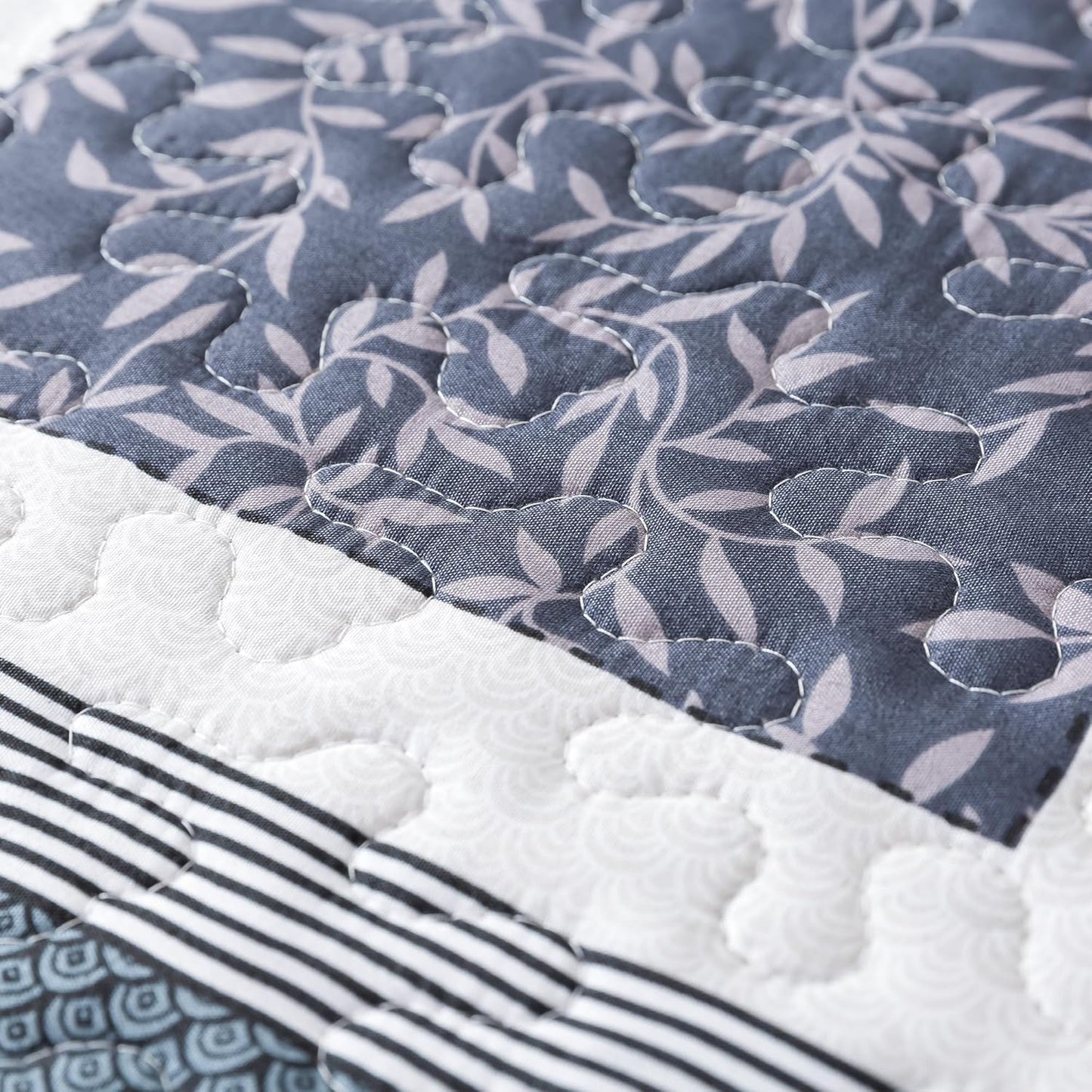 NEWLAKE Quilt Bedspread Sets - Bohemian Farmhouse Pattern Reversible Coverlet Set, King Size