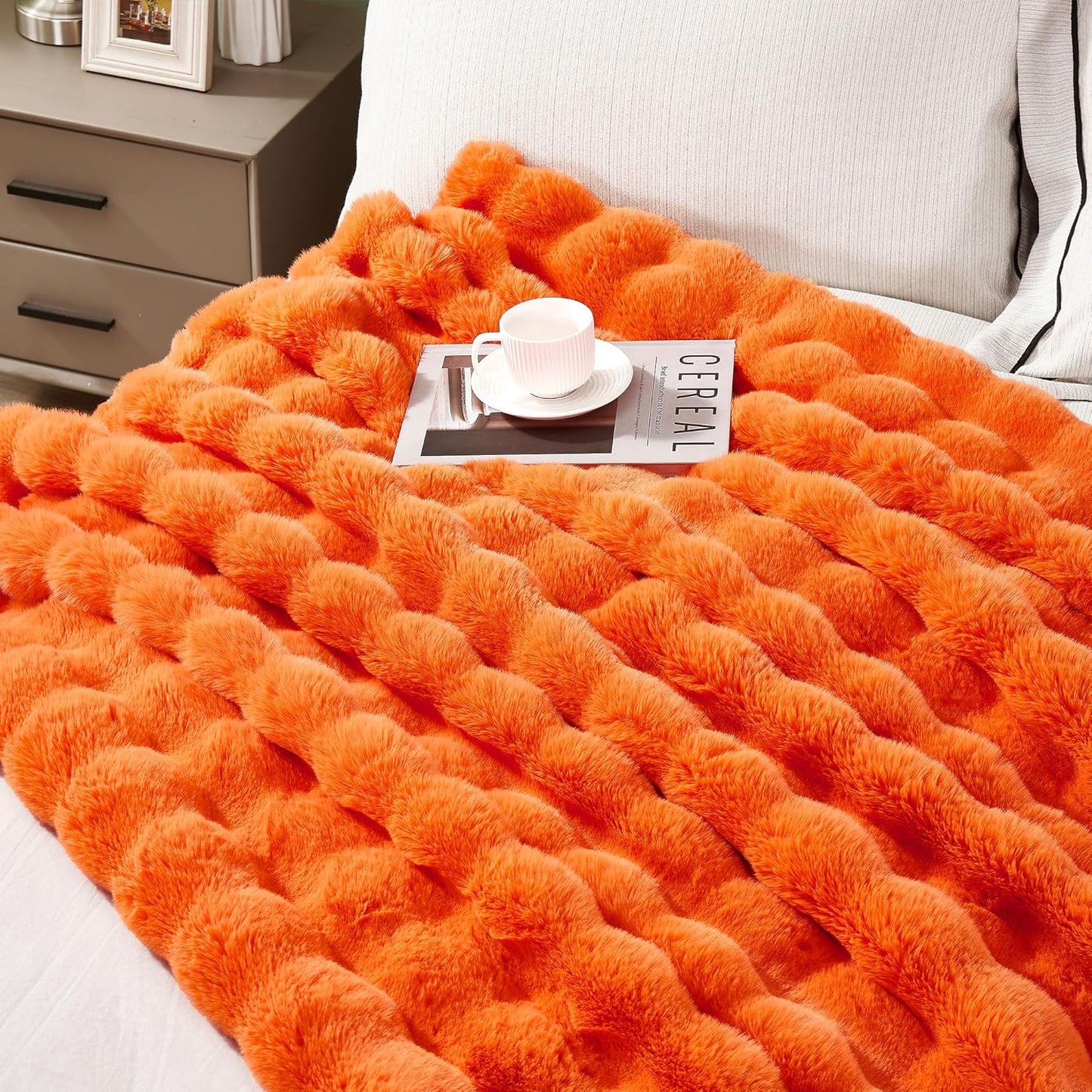 DREAMNINE Large Fuzzy Soft Fall Bubble Faux Rabbit Fur Blanket Queen Size 80" x 90", Luxury Big Autumn Plush Fluffy Blankets for Bed,Cute Lovely Cozy Thick Warm Furry Blanket for Winter,Pumpkin Orange