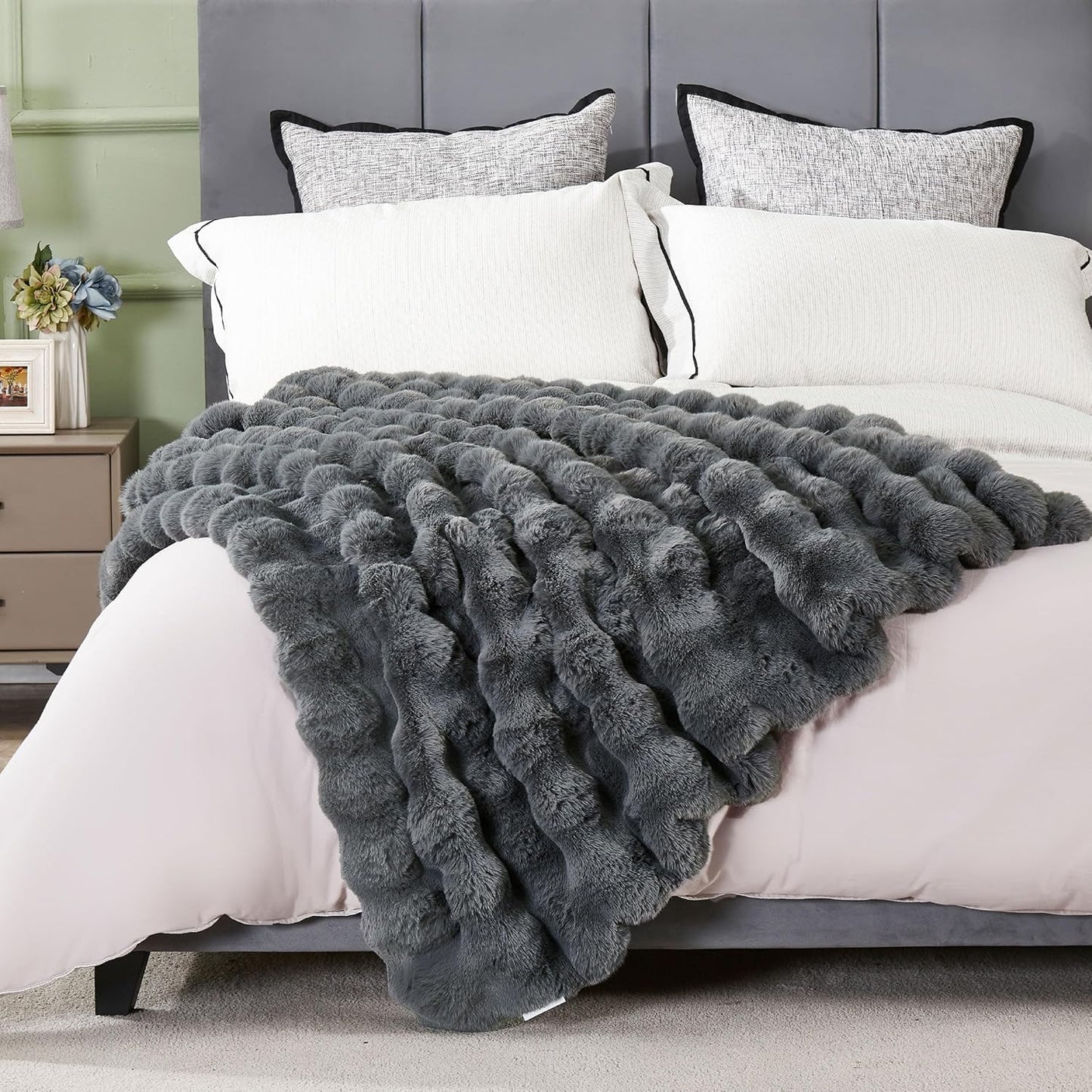 DREAMNINE Large Soft Thick Fuzzy Bubble Faux Rabbit Fur Bed Blanket Full Size 70" x 80",Reversible Gray Plush Big Warm Shaggy Fluffy Blankets for Winter,Solid Luxury Cozy Cute Bumpy Furry Blanket,Grey